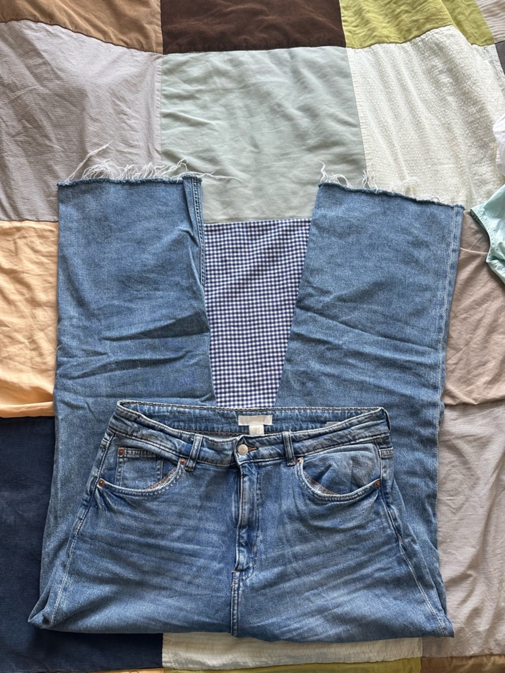 Medium Wash Wide Leg Flare Jeans w Raw Hem